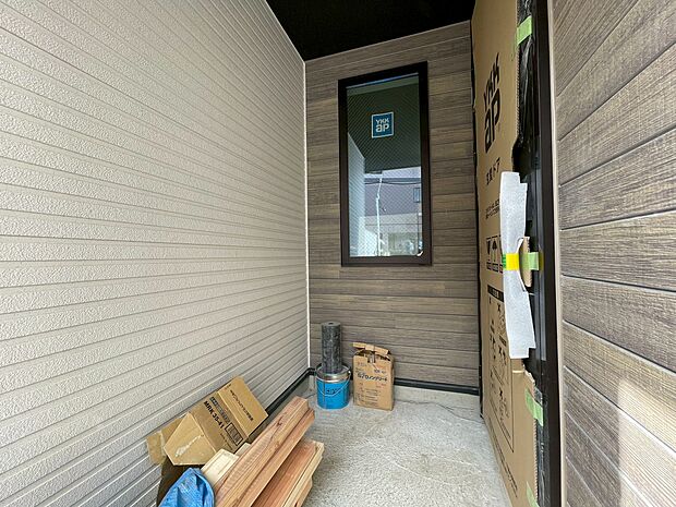 シューズボックスを完備した玄関です。