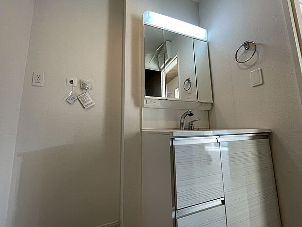 何かと物が増える場所だからこそ、スッキリと見映えの良い空間に。