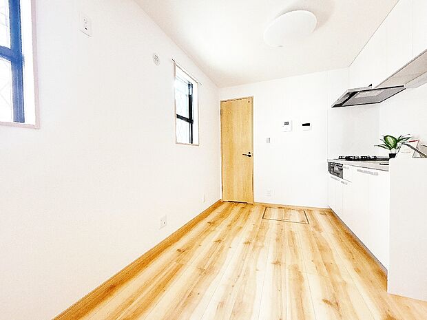 忙しく過ぎゆく日常を置き去るほど、ゆったりした時間が流れるリビング。