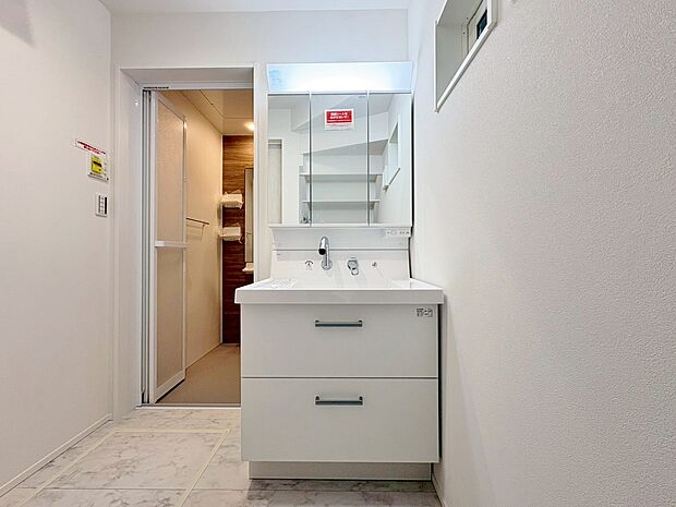 何かと物が増える場所だからこそ、スッキリと見映えの良い空間に。