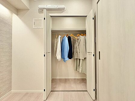 居室にはクローゼットがあり、荷物もスッキリ収納して快適にお過ごしいただけます。