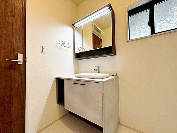 何かと物が増える場所だからこそ、スッキリと見映えの良い空間に。