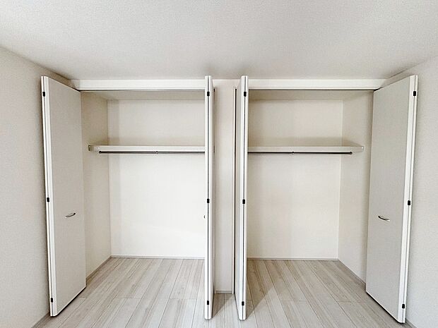 居室にはクローゼットがあり、荷物もスッキリ収納して快適にお過ごしいただけます。