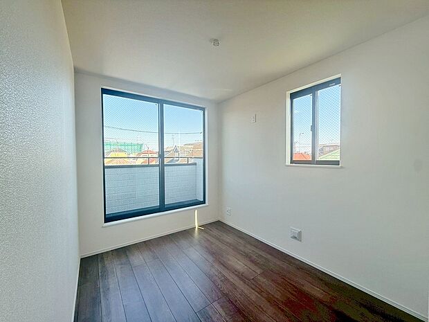 ベッドも十分に設置するスペースがあります。