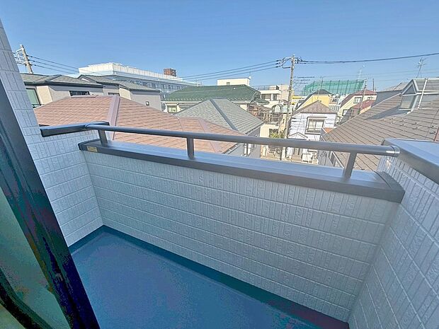 暮らしの中で、光と風を演出してくれるバルコニー。