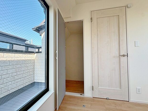 居室にはクローゼットがあり、荷物もスッキリ収納して快適にお過ごしいただけます。