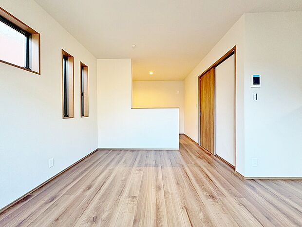 忙しく過ぎゆく日常を置き去るほど、ゆったりした時間が流れるリビング。