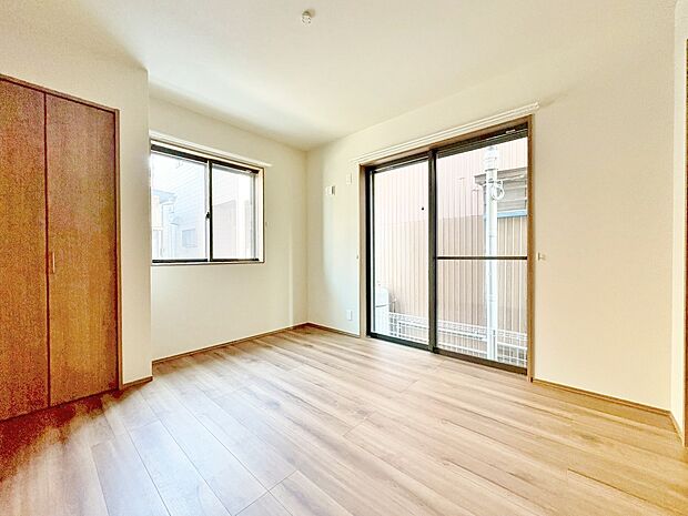 ベッドも十分に設置するスペースがあります。