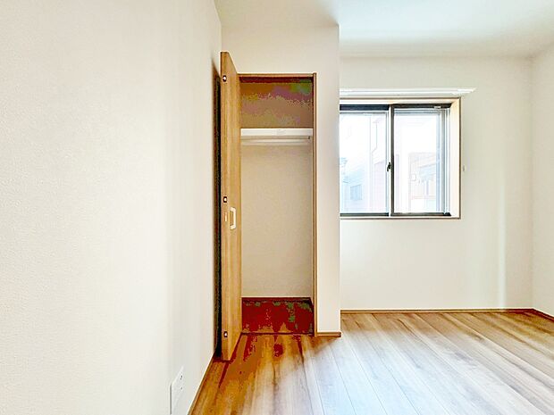 居室にはクローゼットがあり、荷物もスッキリ収納して快適にお過ごしいただけます。