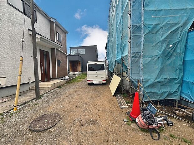 本物件の駐車スペースです。車種制限のある場合もございますので、お気軽にお問い合わせくださいませ。