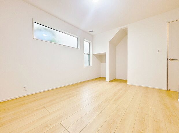 ベッドも十分に設置するスペースがあります。