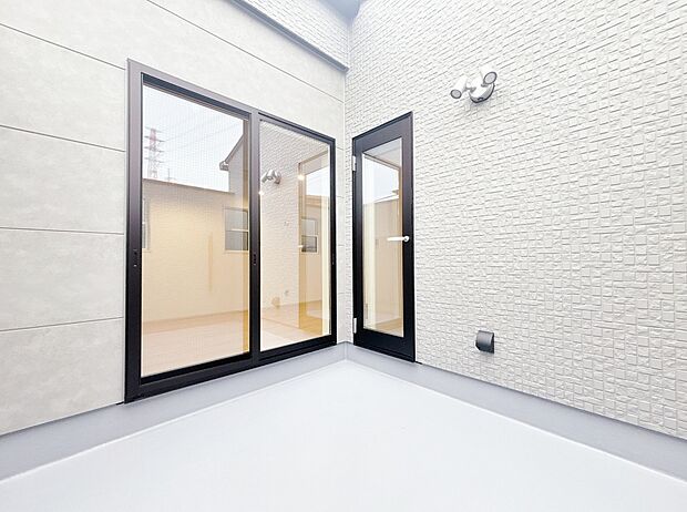 暮らしの中で、光と風を演出してくれるバルコニー。