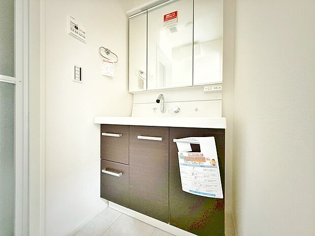 何かと物が増える場所だからこそ、スッキリと見映えの良い空間に。