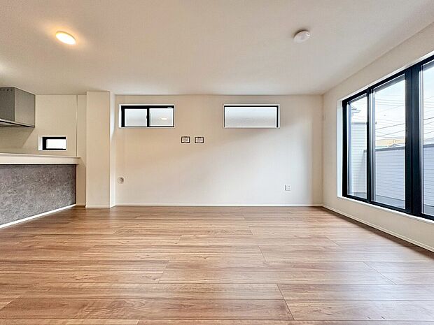 忙しく過ぎゆく日常を置き去るほど、ゆったりした時間が流れるリビング。