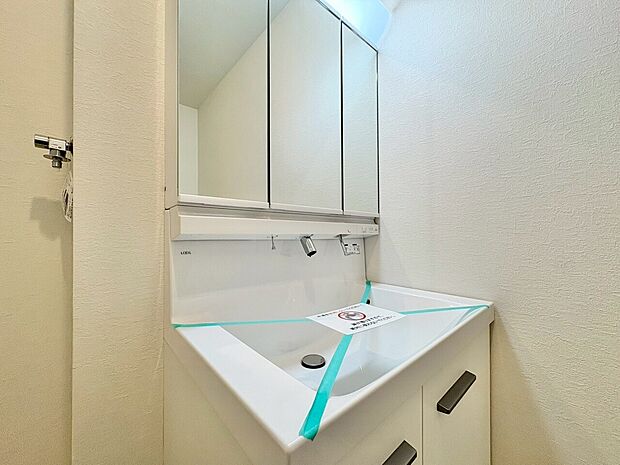 何かと物が増える場所だからこそ、スッキリと見映えの良い空間に。