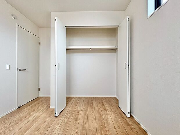 居室にはクローゼットがあり、荷物もスッキリ収納して快適にお過ごしいただけます。