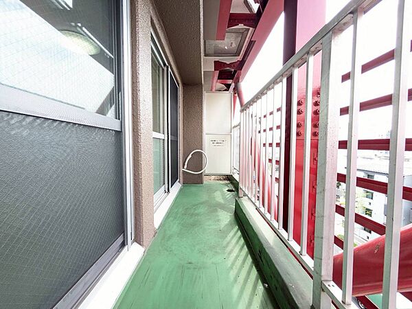 暮らしの中で、光と風を演出してくれるバルコニー。