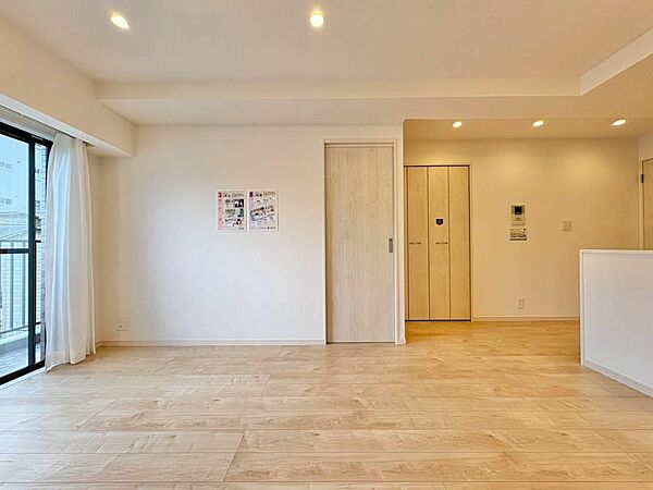 忙しく過ぎゆく日常を置き去るほど、ゆったりした時間が流れるリビング。