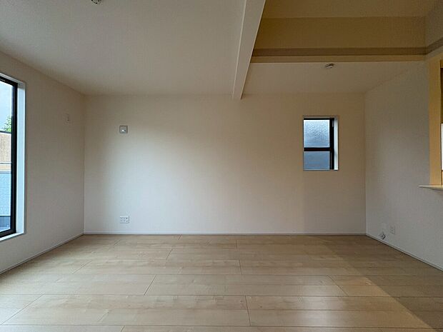 忙しく過ぎゆく日常を置き去るほど、ゆったりした時間が流れるリビング。