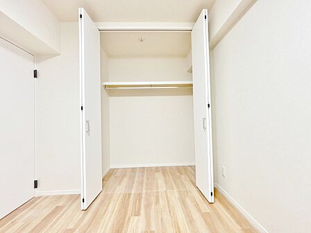 居室にはクローゼットがあり、荷物もスッキリ収納して快適にお過ごしいただけます。