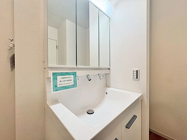 何かと物が増える場所だからこそ、スッキリと見映えの良い空間に。