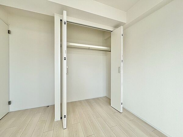 居室にはクローゼットがあり、荷物もスッキリ収納して快適にお過ごしいただけます。