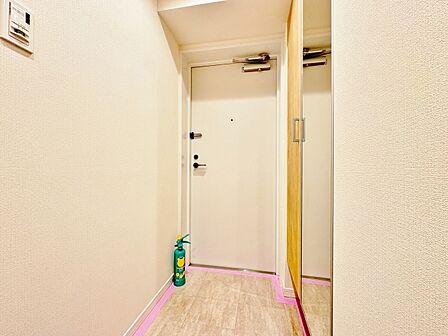 シューズボックスを完備した玄関です。