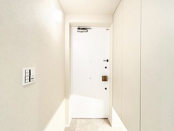 シューズボックスを完備した玄関です。