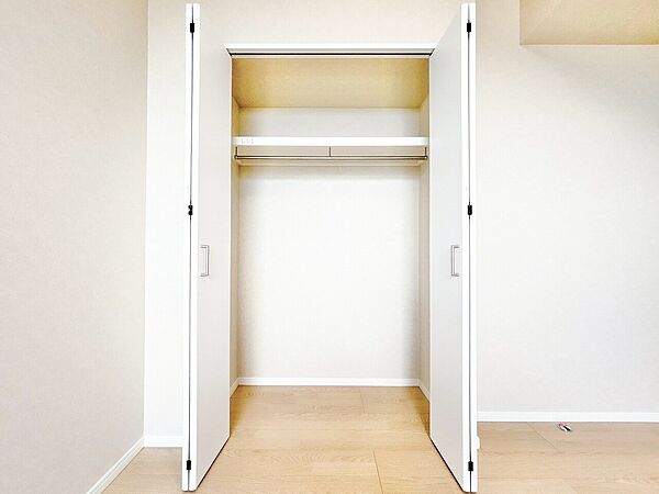 居室にはクローゼットがあり、荷物もスッキリ収納して快適にお過ごしいただけます。