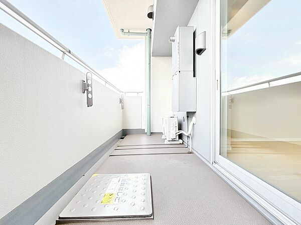 暮らしの中で、光と風を演出してくれるバルコニー。