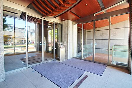 エントランスは、毎日の行き帰りで使う大事な空間です。