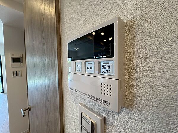 見やすい画面で操作しやすい給湯パネルです。