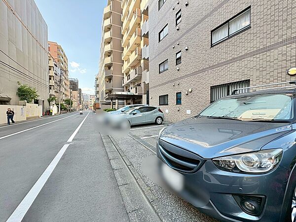 本物件の駐車スペースです。車種制限のある場合もございますので、お気軽にお問い合わせくださいませ。
