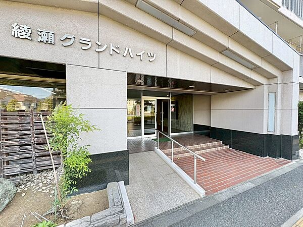 外と内をつなぐエントランスは、まさに顔となる場所。