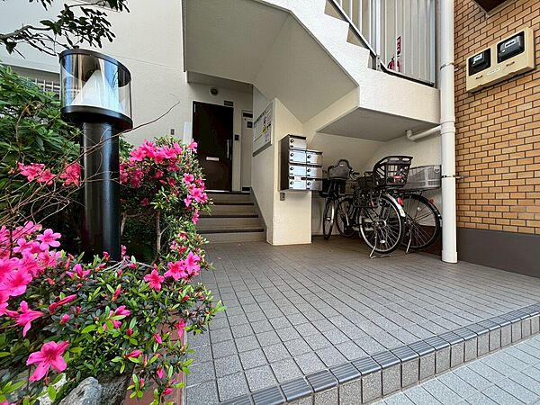 外と内をつなぐエントランスは、まさに顔となる場所。