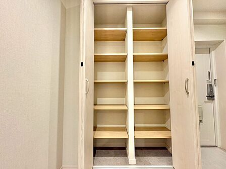 居室にはクローゼットがあり、荷物もスッキリ収納して快適にお過ごしいただけます。