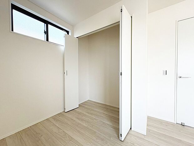 居室にはクローゼットがあり、荷物もスッキリ収納して快適にお過ごしいただけます。