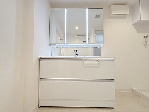 何かと物が増える場所だからこそ、スッキリと見映えの良い空間に。