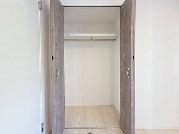 居室にはクローゼットがあり、荷物もスッキリ収納して快適にお過ごしいただけます。