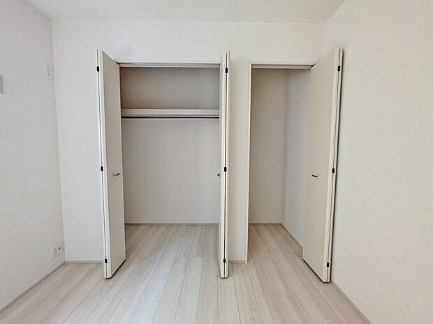 居室にはクローゼットがあり、荷物もスッキリ収納して快適にお過ごしいただけます。