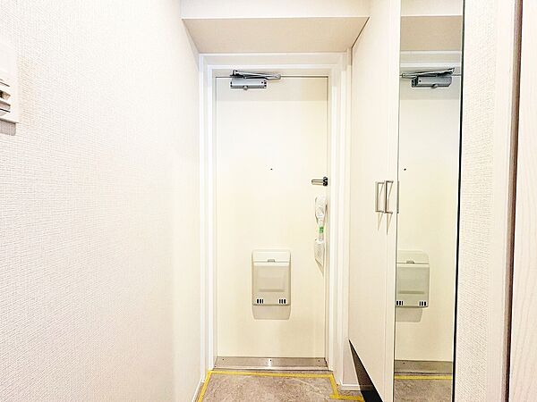 シューズボックスを完備した玄関です。