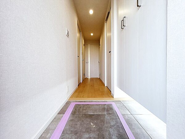 シューズボックスを完備した玄関です。