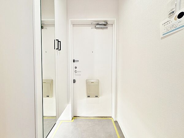 シューズボックスを完備した玄関です。