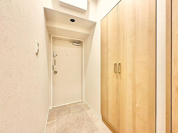 シューズボックスを完備した玄関です。