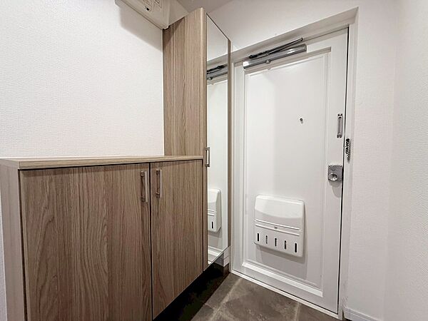 シューズボックスを完備した玄関です。
