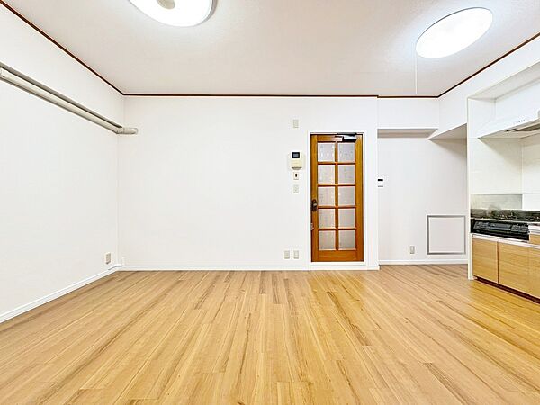 忙しく過ぎゆく日常を置き去るほど、ゆったりした時間が流れるリビング。