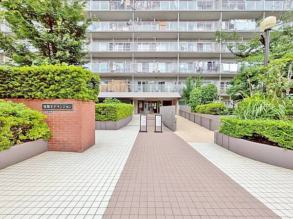 外と内をつなぐエントランスは、まさに顔となる場所。