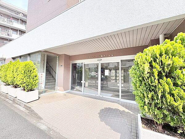 外と内をつなぐエントランスは、まさに顔となる場所。