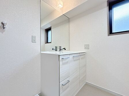 何かと物が増える場所だからこそ、スッキリと見映えの良い空間に。