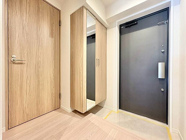 シューズボックスを完備した玄関です。
